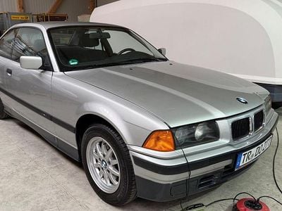 Second-hand BMW 318 Performance 140 CP (102 kW) 1993 Argintiu Coupe
