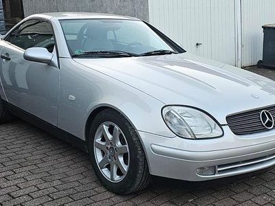 Gebraucht Mercedes SLK230 193 PS (141 kW) 1999 Silber Cabrio
