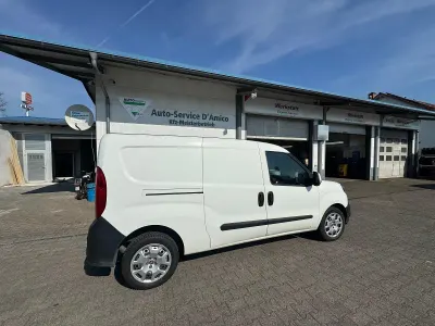 Gebraucht Fiat Doblò 95 PS (69 kW) 2018 Weiß Van / Kleinbus