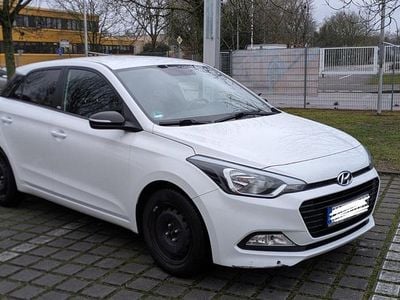 Gebraucht Hyundai i20 Passion 84 PS (61 kW) 2018 Weiß Kleinwagen