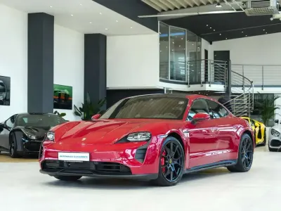 Usata Porsche Taycan GTS Chrono 439 kW (598 CV) 2022 Rosso Berlina
