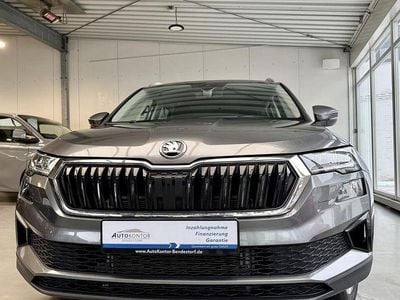 Graphitegrau Gebraucht 2024 Skoda Karoq Selection SUV | 26.970 € (Superpreis)