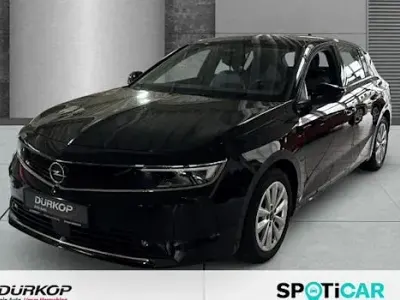 Begagnad Opel Astra Enjoy 110 HK (80 kW) 2023 Svart Sedan