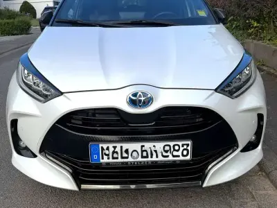 Gebraucht Toyota Yaris Hybrid Style 116 PS (85 kW) 2022 Weiß Kleinwagen