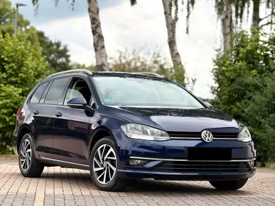 Gebraucht VW Golf VII Highline 116 PS (85 kW) 2019 Blau Kombi