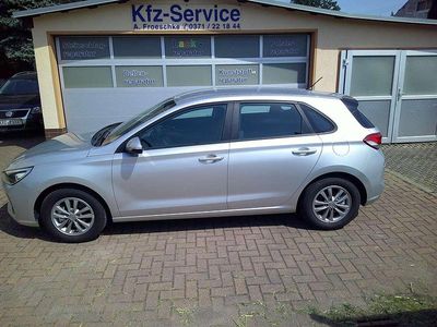 Gebraucht Hyundai i30 120 PS (88 kW) 2017 Silber Limousine