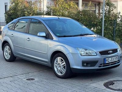 Silber Gebraucht 2006 Ford Focus Ghia Limousine | 4.650 € (Etwas zu teuer)