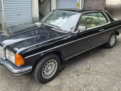 Gebraucht Mercedes 230 136 PS (100 kW) 1982 Schwarz Coupé