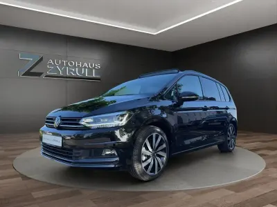 Gebraucht VW Touran Highline 150 PS (110 kW) 2025 Schwarz Van / Kleinbus
