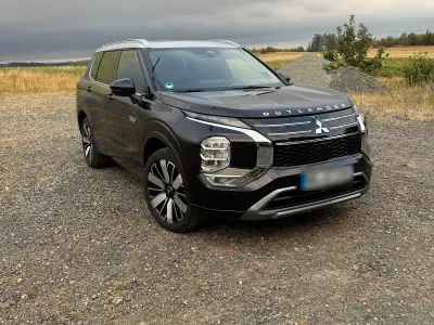 Gebraucht Mitsubishi Outlander P-HEV 306 PS (225 kW) 2025 Schwarz SUV