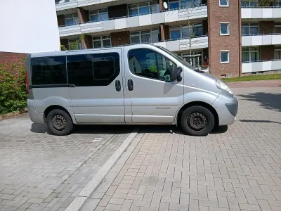 Gebraucht Renault Trafic 116 PS (85 kW) 2007 Silber Van / Kleinbus