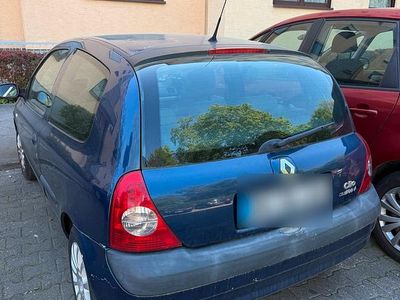 Second-hand Renault Clio II 75 CP (55 kW) 2005 Albastru Hatchback