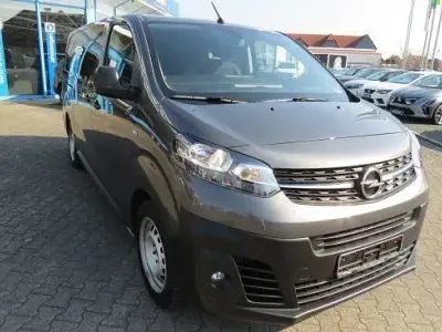 Gebraucht Opel Vivaro-e Combi 144 PS (105 kW) 2024 Grau metallic Van / Kleinbus