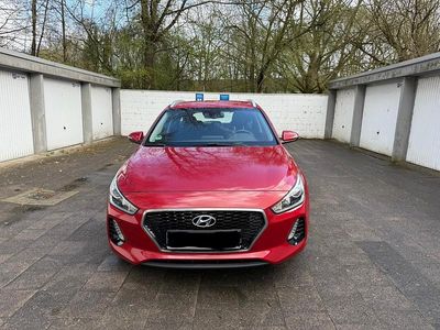 Gebraucht Hyundai i30 140 PS (102 kW) 2017 Rot Kombi