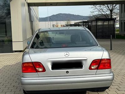 Mercedes E200