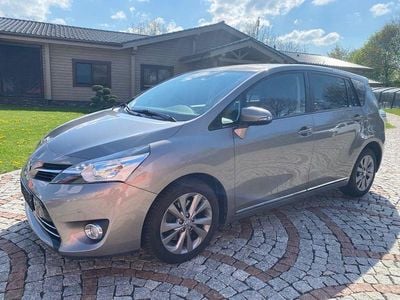 Begagnad Toyota Verso Comfort 150 HK (110 kW) 2014 Silver Minibuss