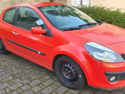 Gebraucht Renault Clio 88 PS (64 kW) 2006 Rot Kleinwagen