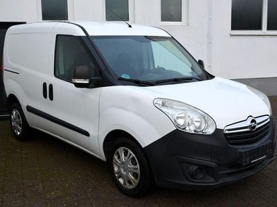 Weiß Gebraucht 2016 Opel Combo Van / Kleinbus | 2.200 € (Guter Preis)
