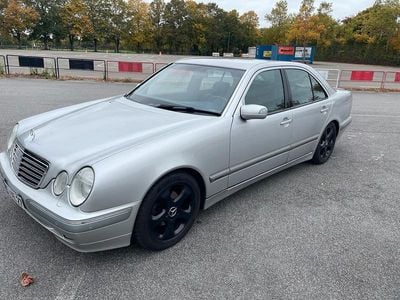 Mercedes E200