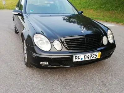 Gebraucht Mercedes E220 Classic 150 PS (110 kW) 2005 Schwarz Limousine