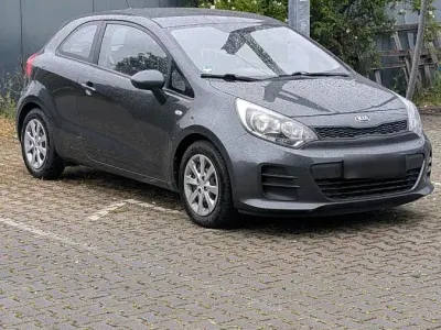 Gebraucht Kia Rio 84 PS (61 kW) 2015 Grau Kleinwagen