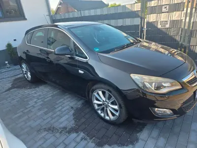 Gebraucht Opel Astra Edition 140 PS (102 kW) 2010 Schwarz Limousine