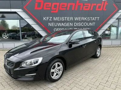 Używany Volvo V60 Linje Svart 150 KM (110 kW) 2018 Czarny Kombi