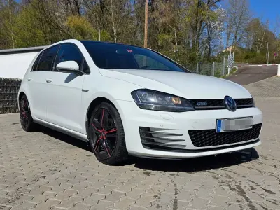 Używany VW Golf VII Sound 184 KM (135 kW) 2015 Biały Sedan/Limuzyna