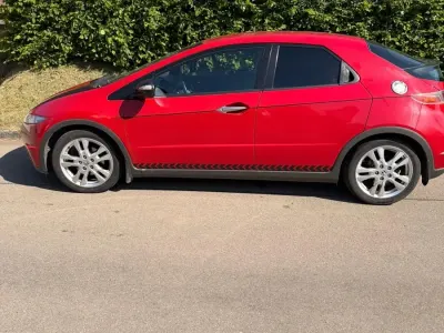 Gebraucht Honda Civic 140 PS (102 kW) 2008 Rot Limousine