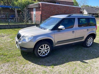 Second-hand Skoda Yeti 105 CP (77 kW) 2010 Argintiu SUV