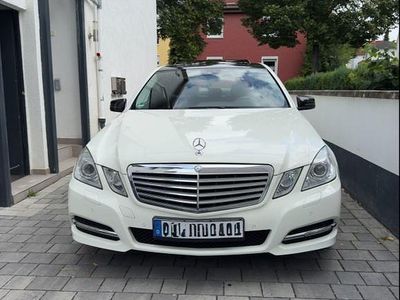 Weiß Gebraucht 2011 Mercedes E200 Avantgarde Limousine | 12.500 € (Etwas zu teuer)