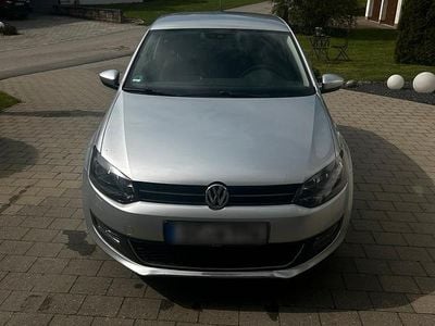 Usado VW Polo Life 90 HP (66 kW) 2014 Prateado Citadino