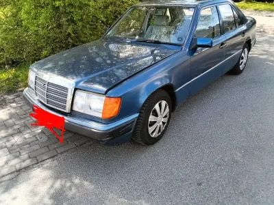 Usata Mercedes 200 136 CV (100 kW) 1993 Blu Berlina