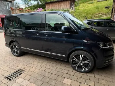 Gebraucht VW Multivan Highline 204 PS (150 kW) 2021 Blau Van / Kleinbus