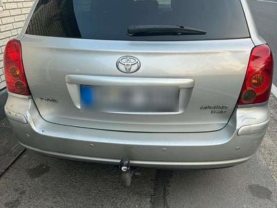 Usata Toyota Avensis 177 CV (130 kW) 2006 Argento Station wagon