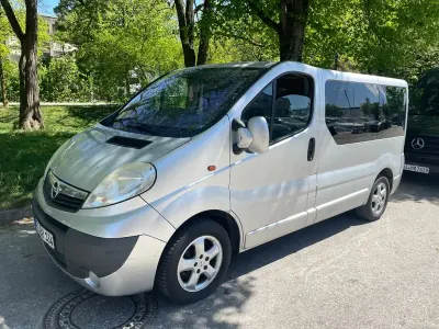 Second-hand Opel Vivaro 114 CP (83 kW) 2011 Argintiu Monovolum