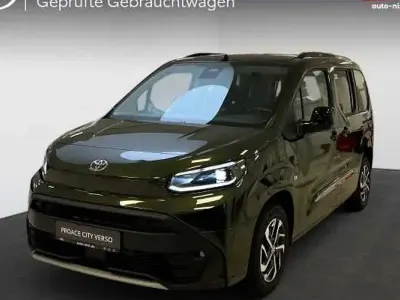 Neu Toyota Proace Verso City 131 PS (96 kW) 2026 Grün Kombi