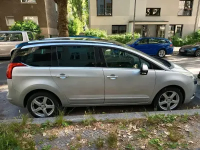 Gebraucht Peugeot 5008 Platinum 150 PS (110 kW) 2010 Silber Van / Kleinbus