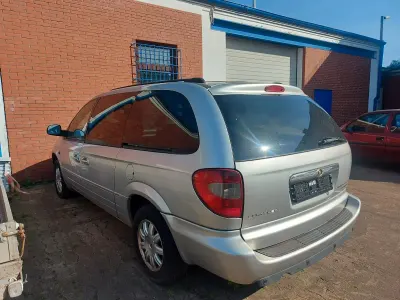 Gebraucht Chrysler Grand Voyager 150 PS (110 kW) 2005 Silber Van / Kleinbus