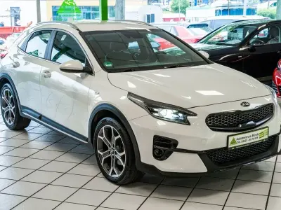 Gebraucht Kia XCeed Vision 159 PS (116 kW) 2021 Sonderlackierung weißmetallic SUV