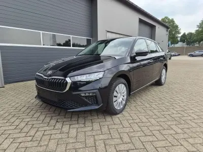 Neu Skoda Scala Selection 116 PS (85 kW) 2026 Blackmagic perleffekt Kleinwagen