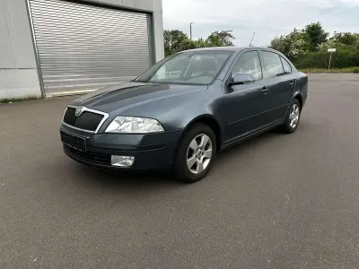 Używany Skoda Octavia Elegance 116 KM (85 kW) 2004 Szary Sedan/Limuzyna
