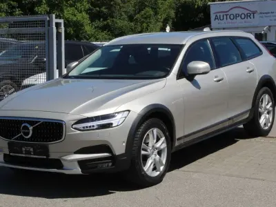 Gebraucht Volvo V90 CC Basis 190 PS (139 kW) 2018 Sand metallic / metal Kombi
