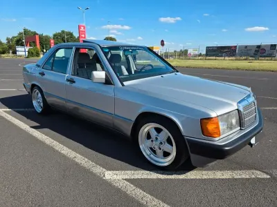 Gebraucht Mercedes 190 136 PS (100 kW) 1992 Silber Limousine