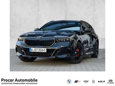 Gebraucht BMW 550 M Sport 313 PS (230 kW) 2026 Saphirschwarz Kombi