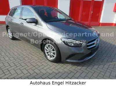 Gebraucht Mercedes B180 136 PS (100 kW) 2021 Grau Kleinwagen