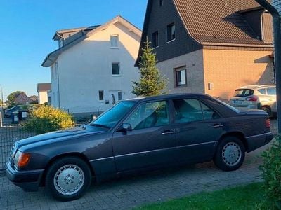 Usata Mercedes E260 160 CV (117 kW) 1992 Grigio Berlina