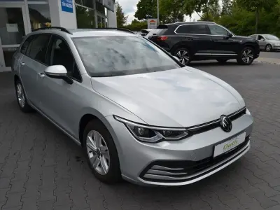 Gebraucht VW Golf VIII Life 131 PS (96 kW) 2023 Silber Kombi