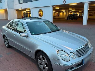 Usata Mercedes E200 163 CV (119 kW) 2005 Argento Berlina
