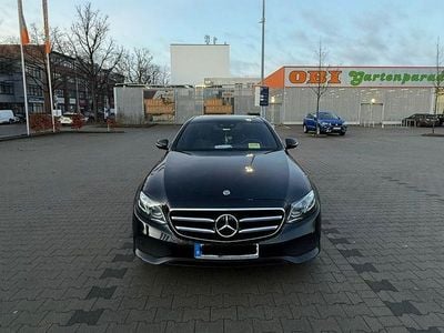 Schwarz Gebraucht 2020 Mercedes E220 Limousine | 30.300 € (Guter Preis)